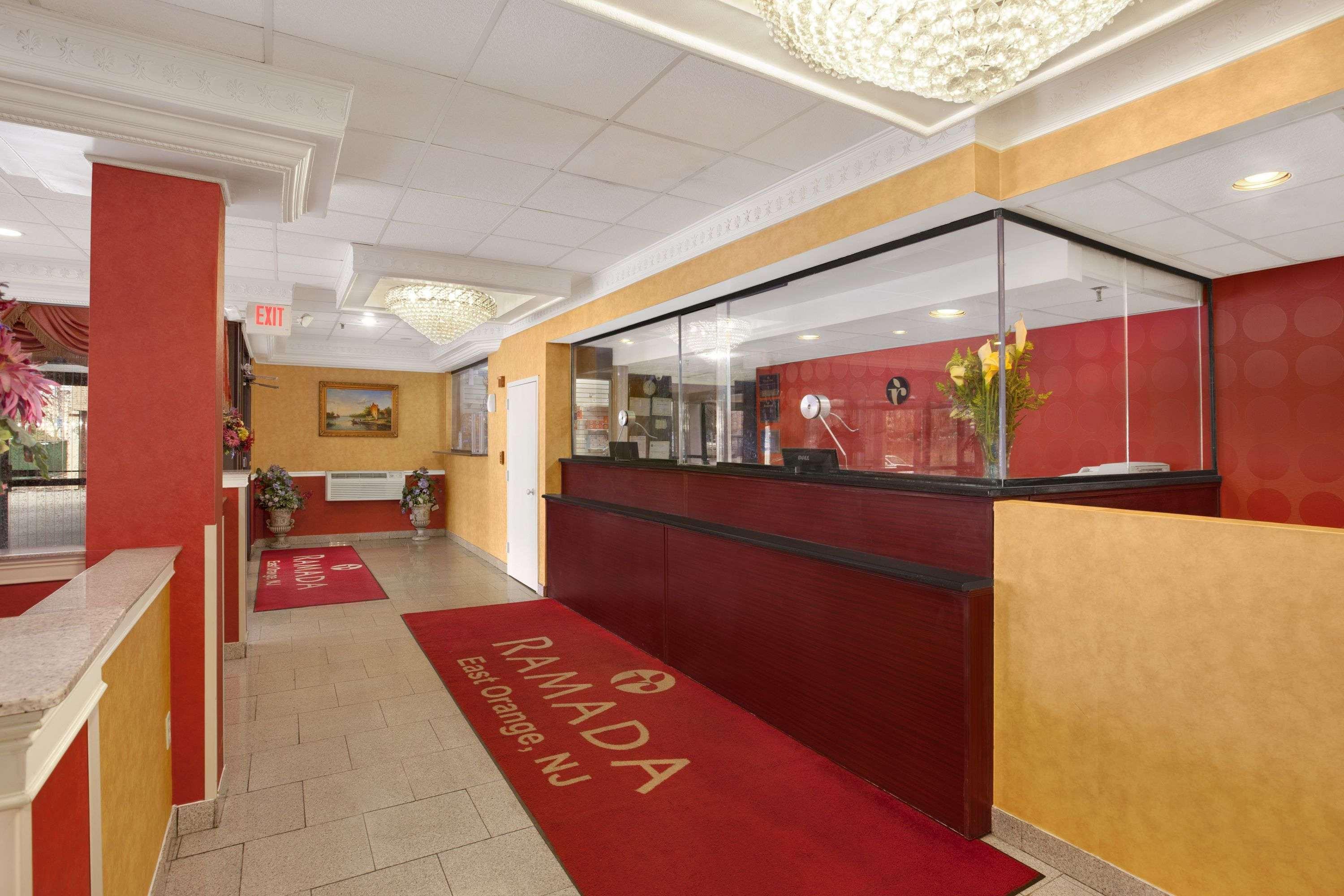 Ramada By Wyndham East Orange Hotell Exteriör bild