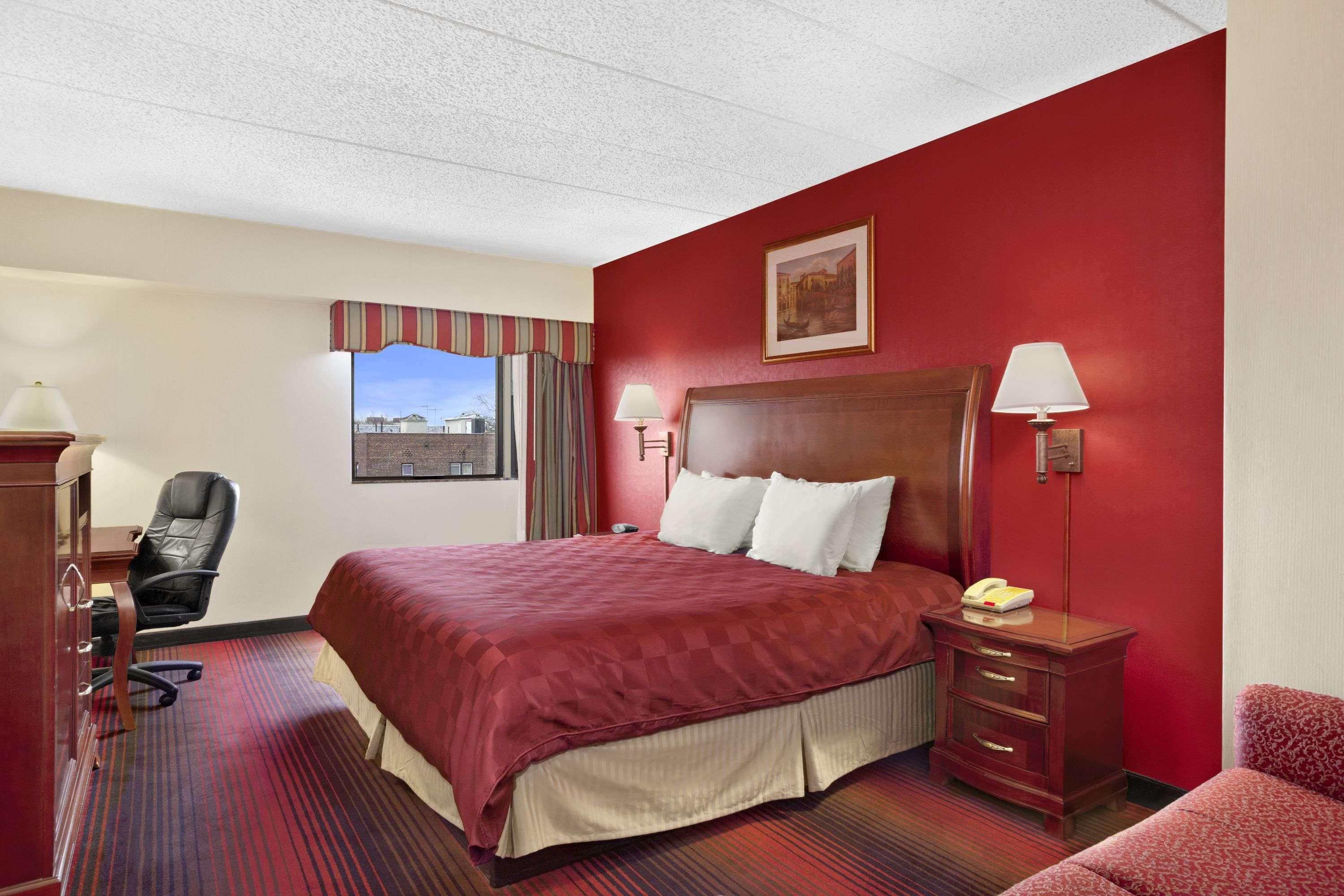 Ramada By Wyndham East Orange Hotell Exteriör bild