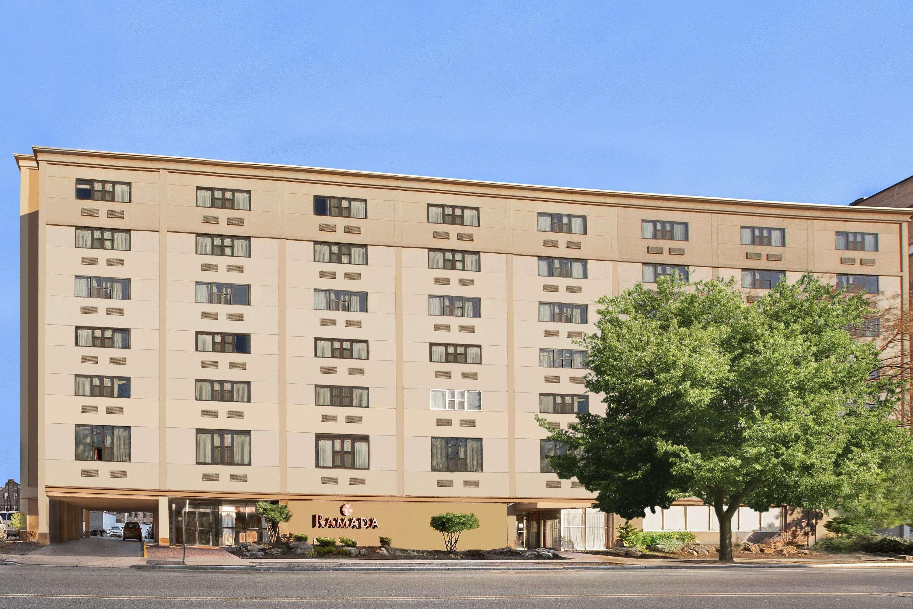 Ramada By Wyndham East Orange Hotell Exteriör bild