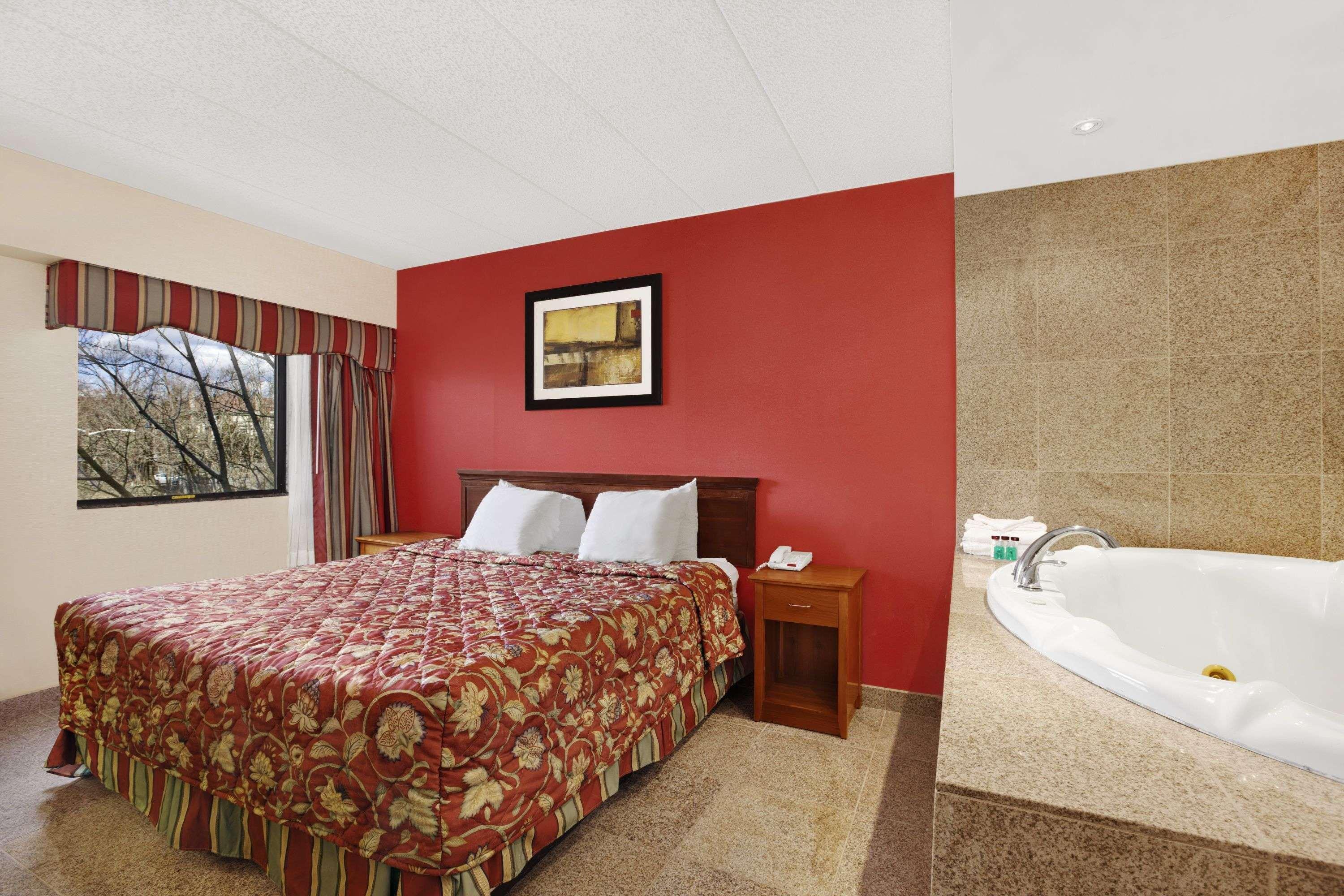 Ramada By Wyndham East Orange Hotell Exteriör bild