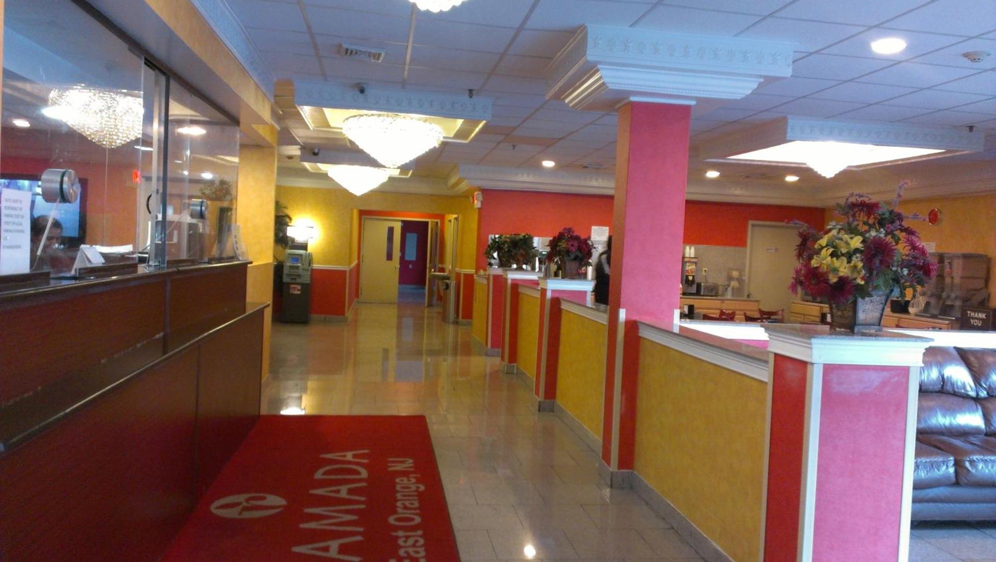 Ramada By Wyndham East Orange Hotell Exteriör bild