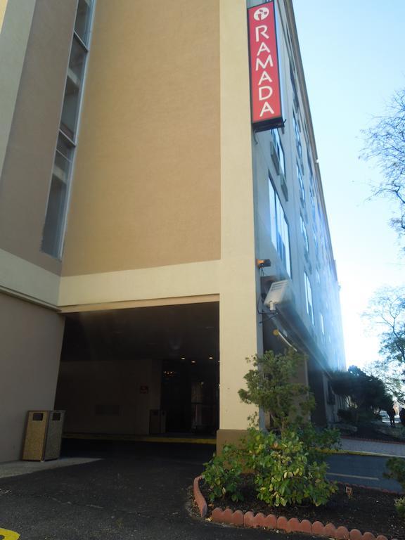 Ramada By Wyndham East Orange Hotell Exteriör bild