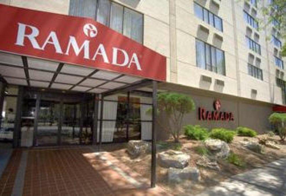 Ramada By Wyndham East Orange Hotell Exteriör bild